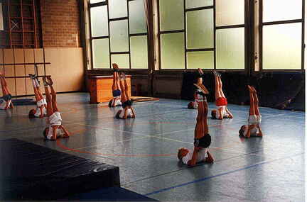 neue Schule Sport in der Turnhalle 1986